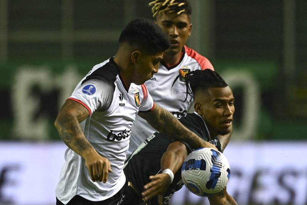 Melgar visitó a Cali este miércoles en Colombia por la Copa Sudamericana | Foto: AFP
