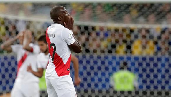 Advíncula al borde de la lágrimas: "Queríamos llevarle la Copa América al Perú" | VIDEO. (Foto: AFP)