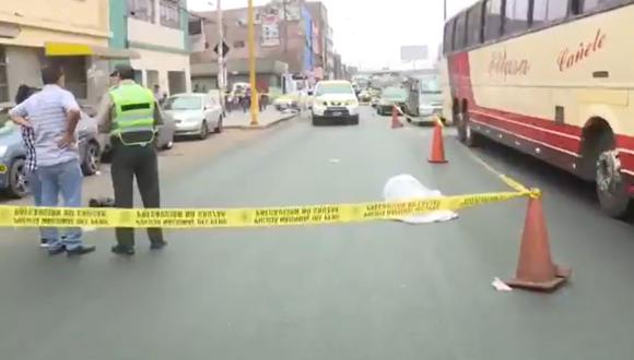 Los agentes de la Policía Nacional del Perú (PNP) llegaron al lugar e informaron al medio periodístico que el conductor se habría dado a la fuga. (Foto. Captura Canal N)