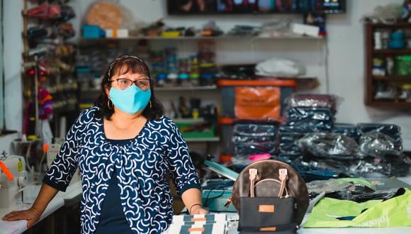 Cuando anunciaron la cuarentena decidió elaborar mascarillas que se vendieron en cantidad y logró continuar con su negocio.
Foto: Enciende Emprendedor de Fenix.