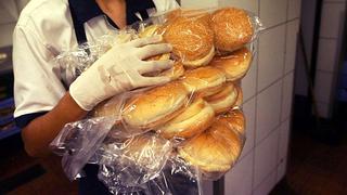 Cierre de fábrica de Bimbo dejó sin pan a hamburguesas Bembos