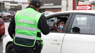 ‘Aliados de la corrupción’: cinco policías y una comandante son detenidos por cobro de cupos para anulación de papeletas