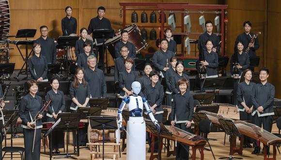 Un robot director de orquesta dirigió un concierto en Corea del Sur.