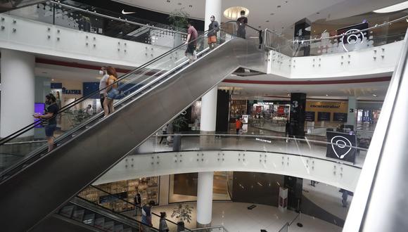 La CCL pide una aumento de aforo del 40% en los centros comerciales en los próximos meses. (Foto: GEC)