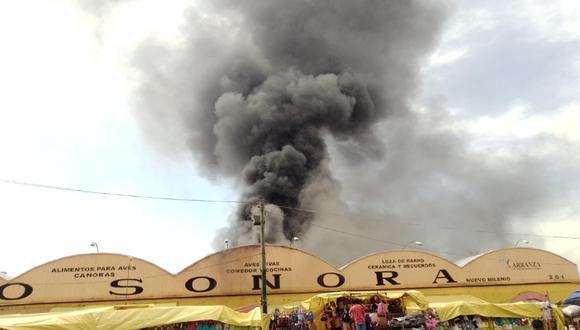 Se registra un incendio en el Mercado de Sonora, en la CDMX. (Redes sociales).