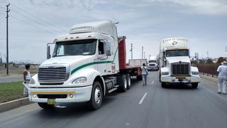 Paro de transportistas: reportan buses de carga pesada varados en la Panamericana Norte