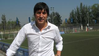 Iván Zamorano alentó y entonó canciones de Colo Colo en la previa del partido contra la U. de Concepción