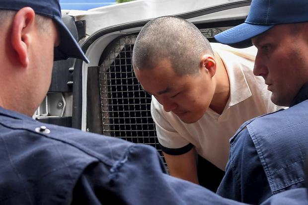 Kwon fue condenado a cuatro meses de prisión por falsificación de documentos en Montenegro. 