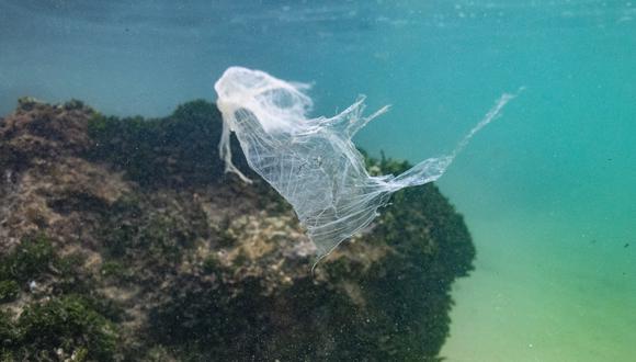El plástico no es solo una carga para los ecosistemas; también podría empeorar el cambio climático.  (Foto: Olivier MORIN / AFP)