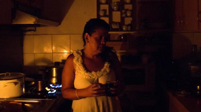 Apagón en Venezuela | Caos, desabastecimiento y muertes: El país petrolero vive más de 60 horas sin energía. (AFP)