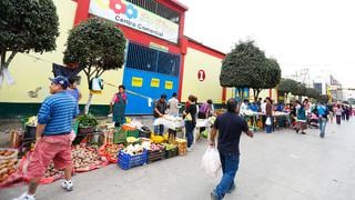 Breña: venden productos en la calle tras incendio en mercado