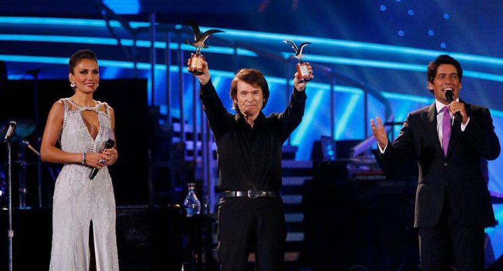 El cantante español Raphael recibió dos gaviotas en reconocimiento a su carrera. (Foto: @BCNRaphael)