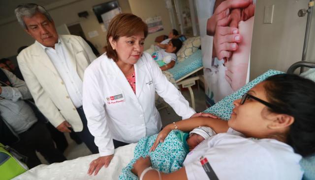 En el Día de la Madre, la titular de Salud realizó una visita a la Maternidad de Lima, en donde conversó con varias mujeres que dieron a luz esa madrugada. (Foto: Lino Chipana/GEC)