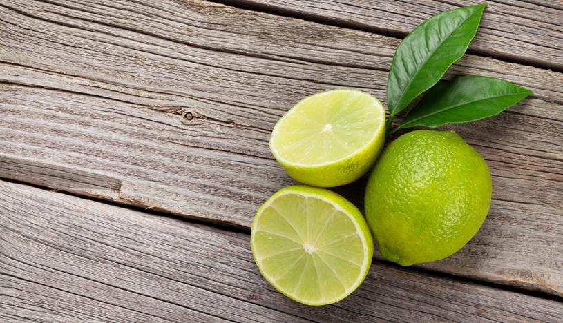 Los componentes del limón son de mucha ayuda al momento de limpiar, lavar o aromatizar los ambientes de tu casa. (Foto: Shutterstock)