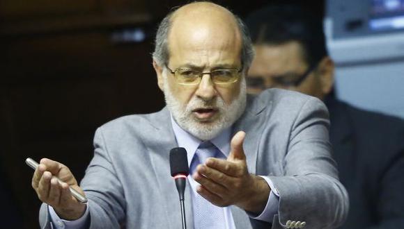 Abugattás:Del Castillo debe ir al Congreso por presunto reglaje