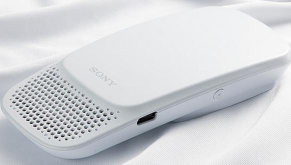 Este es el aire acondicionado de Sony que se instala en la espalda cerca del cuello mediante una camiseta especial, disponible a la venta en Japón desde 120 dólares. (Difusión)