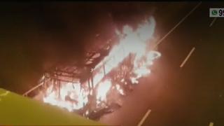 Panamericana Norte: cierre del óvalo Naranjal tras incendio de bus en Los Olivos