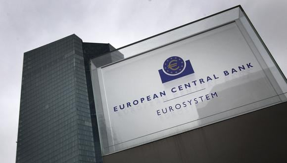 El Banco Central Europeo (BCE) decidió mantener por segunda vez consecutiva los tipos de interés en el 4,5 %, en un contexto de contracción de la economía de la zona euro y reducción de la inflación hasta el 2,4 % en noviembre. (Foto: AFP)