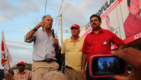 Alfredo Barnechea estuvo acompa&ntilde;ado de su candidato a vicepresidente, V&iacute;ctor Garc&iacute;a Belaunde y el congresista tumbesino Manuel Merino de Lama. (Foto: El Comercio)