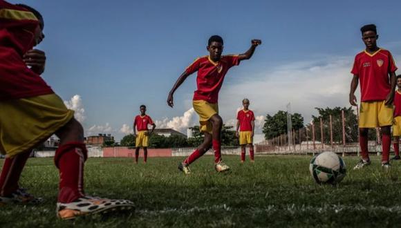 Una sesión de entrenamiento en un programa de desarrollo semiprofesional de fútbol en Río de Janeiro, en febrero (Dado Galdieri para The New York Times).