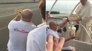 Nápoles: Hombre le obsequió una pizza al Papa Francisco [VIDEO]