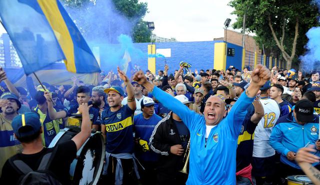 Hinchas alentaron a su equipo. (Foto: Reuters)