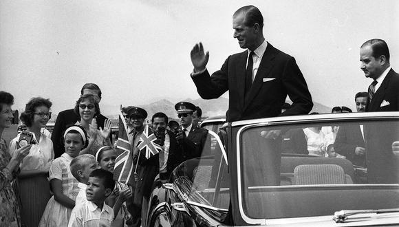 Lima, 21 de febrero de 1962. El Príncipe Felipe, duque de Edimburgo, llegó a Lima y fue recibido calurosamente en el aeropuerto de Limatambo en febrero de 1962.  (Foto: GEC Archivo Histórico).