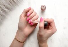 El truco con desodorante en aerosol para remover el esmalte de uñas sin acetona