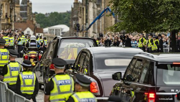 El cortejo fúnebre de la reina Isabel II en Edimburgo, Escocia. (PA MEDIA).