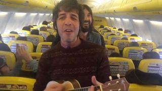 Facebook: grupo español cantó contra la tripulación de un avión