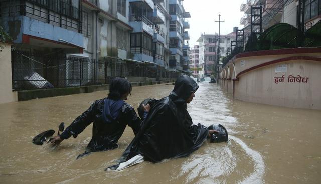 Al menos 18 muertos y 900.000 afectados por lluvias en Nepal y la India. (Foto: AP)