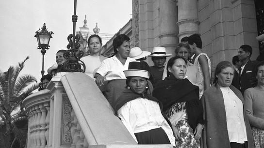 Palacio de Gobierno en 1967: ceremonia por el Día de la Madre
