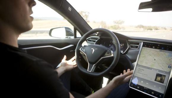 Los autos Tesla están cada vez más cerca de conducirse solos