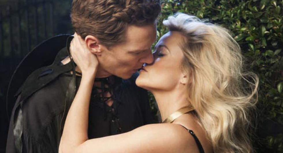 El beso de Benedict Cumberbatch y Reese Witherspoon (Foto: Captura The New York Times Magazine)
