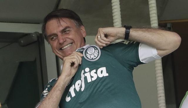 Bolsonaro, hincha del Palmeiras, presenciará al término del encuentro la fiesta de la hinchada local que culminará con la entrega del título del campeonato. | Foto: AP