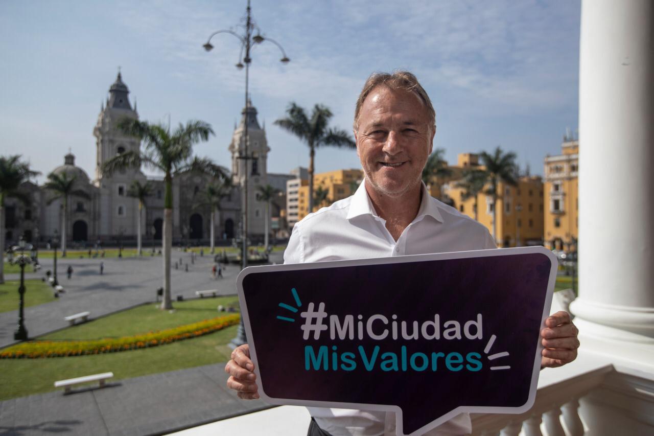 Jorge Muñoz lanza campaña de valores