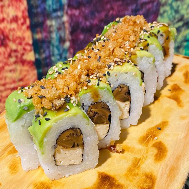 Roll up launched its vegan menu in June 2018, which had 10 flavors.  Currently, it is the maki bar that has the largest number of flavors, more than 24.