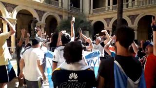 Hinchas tomaron la Casa Rosada y obligaron a retirar el féretro de Diego Maradona | VIDEO