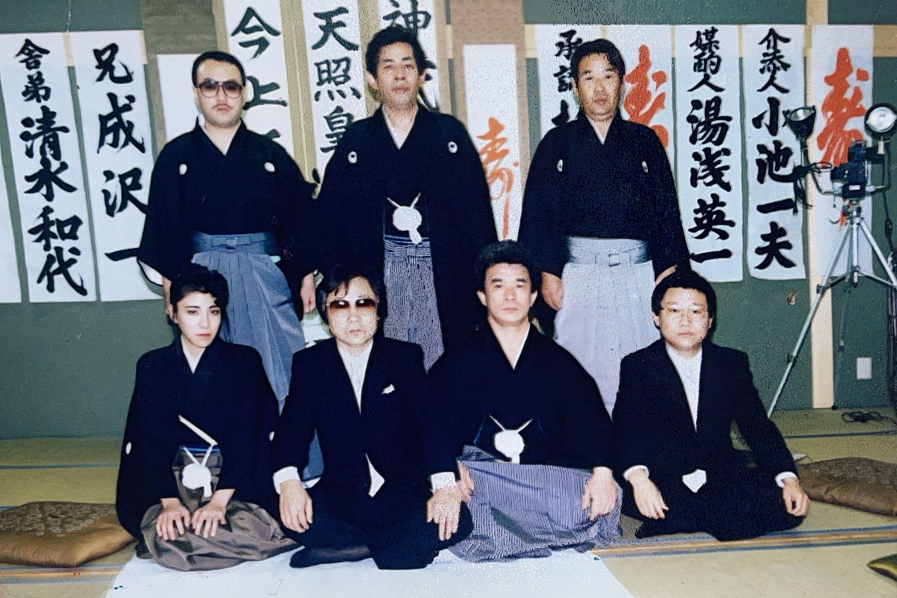 Nishimura Mako (bottom left) with his boss and yakuza colleagues in the 1980s.