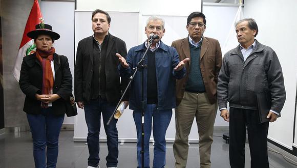 Cinco congresistas participaron como mediadores en el proceso de diálogo que empezó el viernes y que seguirá hasta las 6 a.m. (Andina / Canal N)