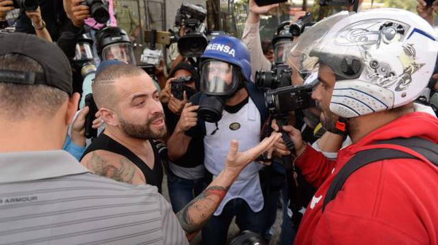 Nacho resultó afectado por gases durante protesta en Venezuela - 2