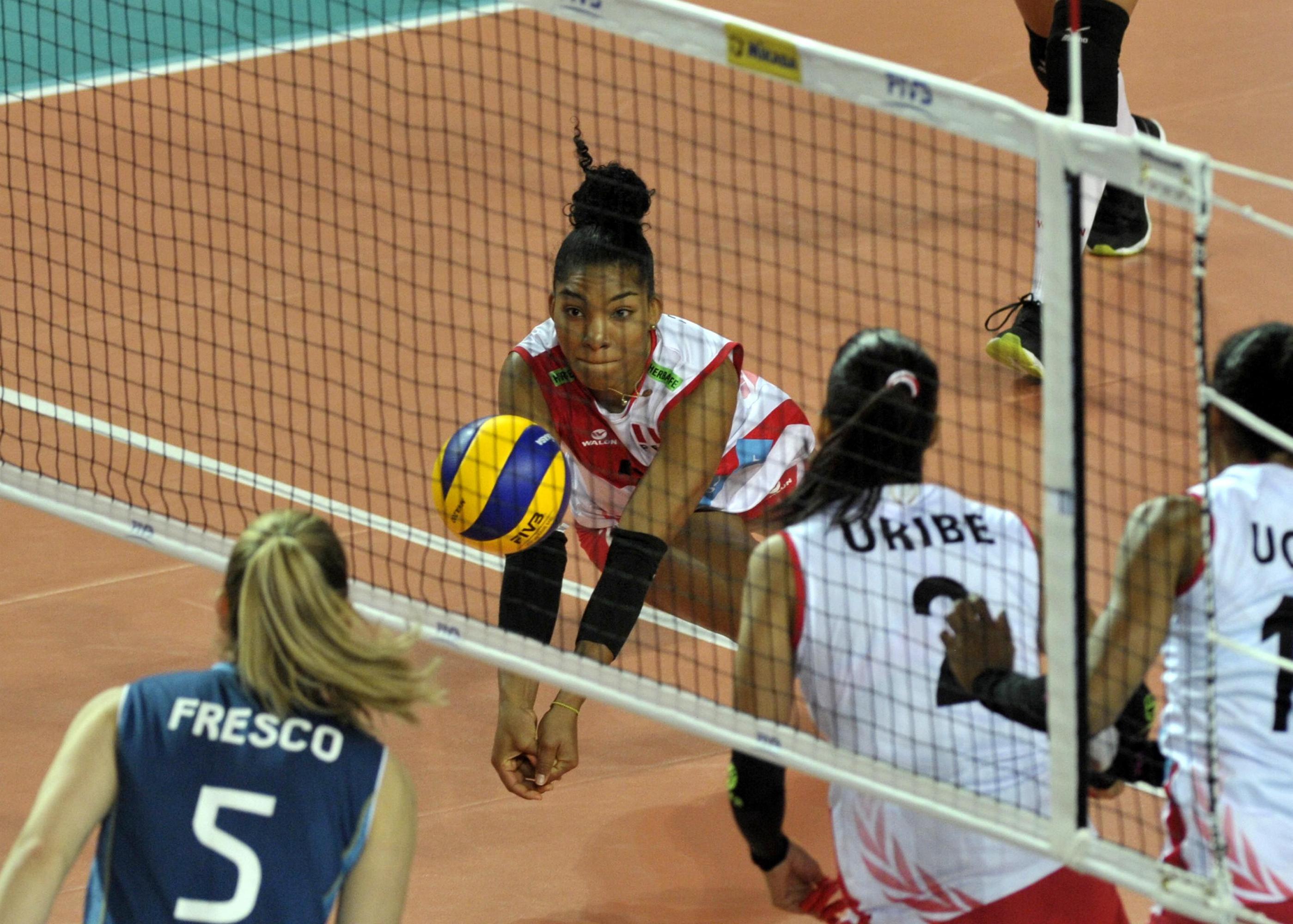 Carla Rueda fue otra de las jugadoras que destacó. (Foto: FIVB)