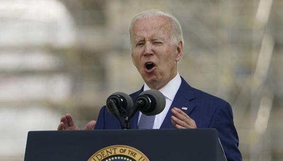 El presidente Joe Biden habla en el Capitolio durante una ceremonia en honor de los policías que murieron cumpliendo con su deber en 2021, el domingo 15 de mayo de 2022, en Washington.
