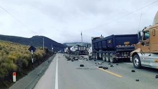 Bloqueo en Carretera Central: ciudadanos acatan paro de 48 horas contra minera Chinalco e impiden paso vehicular 