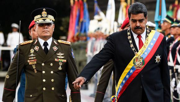 Nicolás Maduro (i) y su ministro de Defensa, Vladimir Padrino López. (Foto: AFP/Juan Barreto)