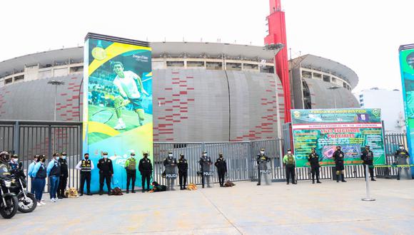 El alcalde de Lima mencionó que el personal municipal interviene al interior del estadio para que las personas no obstruyan. (Foto: PNP)