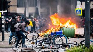 Una tranquila nación en llamas: los Países Bajos y cuatro noches de inéditas protestas contra el confinamiento
