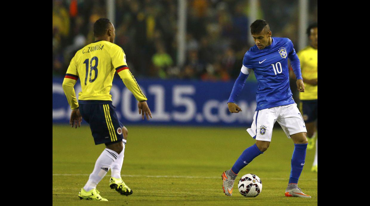 Neymar ante Camilo Zúñiga, el duelo de la noche (FOTOS) - 14