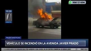 San Isidro: auto se incendió en el cruce de las avenidas Javier Prado con Rivera Navarrete