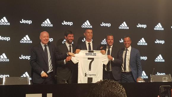 Cristiano Ronaldo atendió durante 20 minutos a la prensa internacional en un evento a puertas cerradas. El nuevo '7' de la Juventus habló de sus objetivos, deseos y demás temas relacionados a su nueva era en Italia. (Foto: Twitter)
